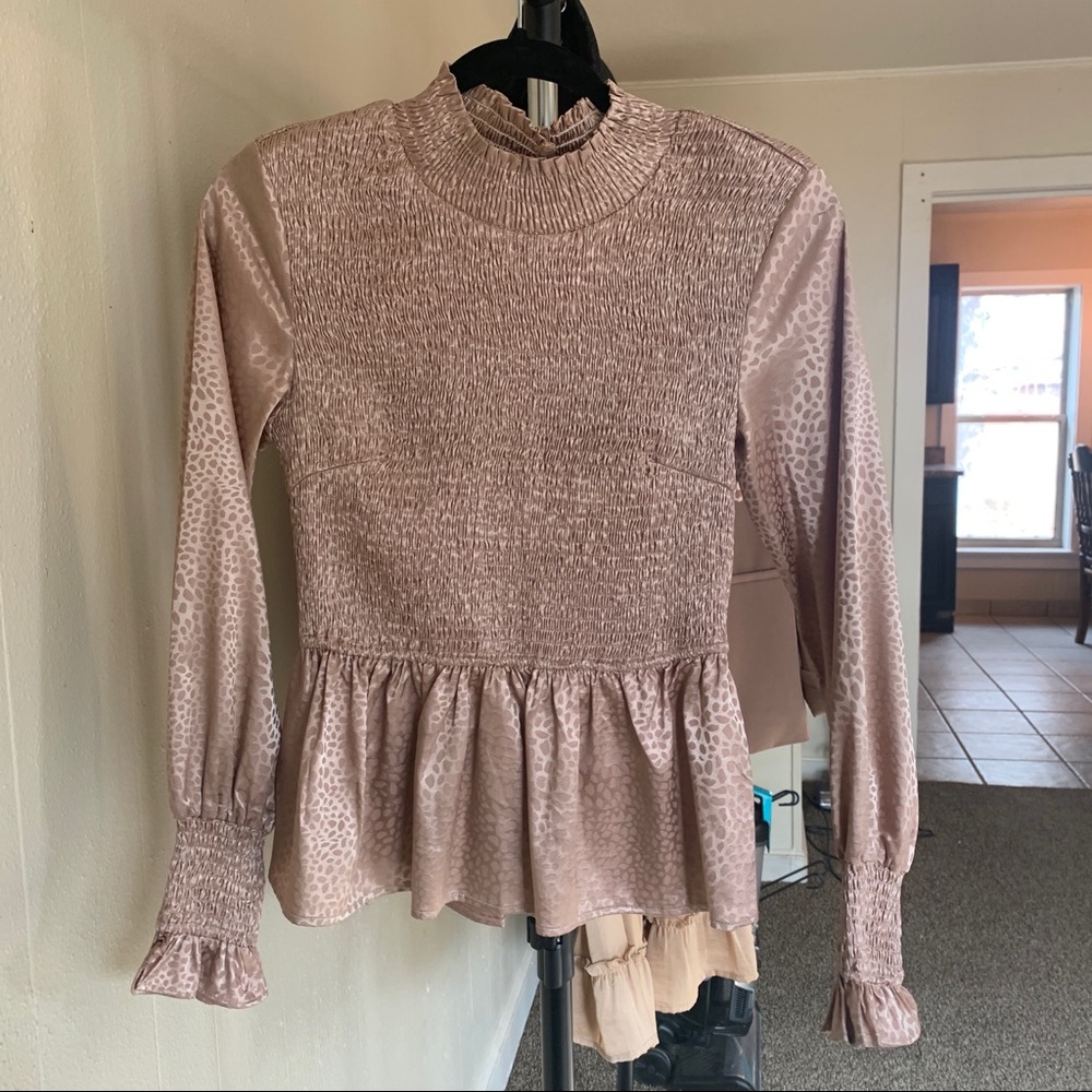Boutique blouse worn less than 3 times size small blush pink